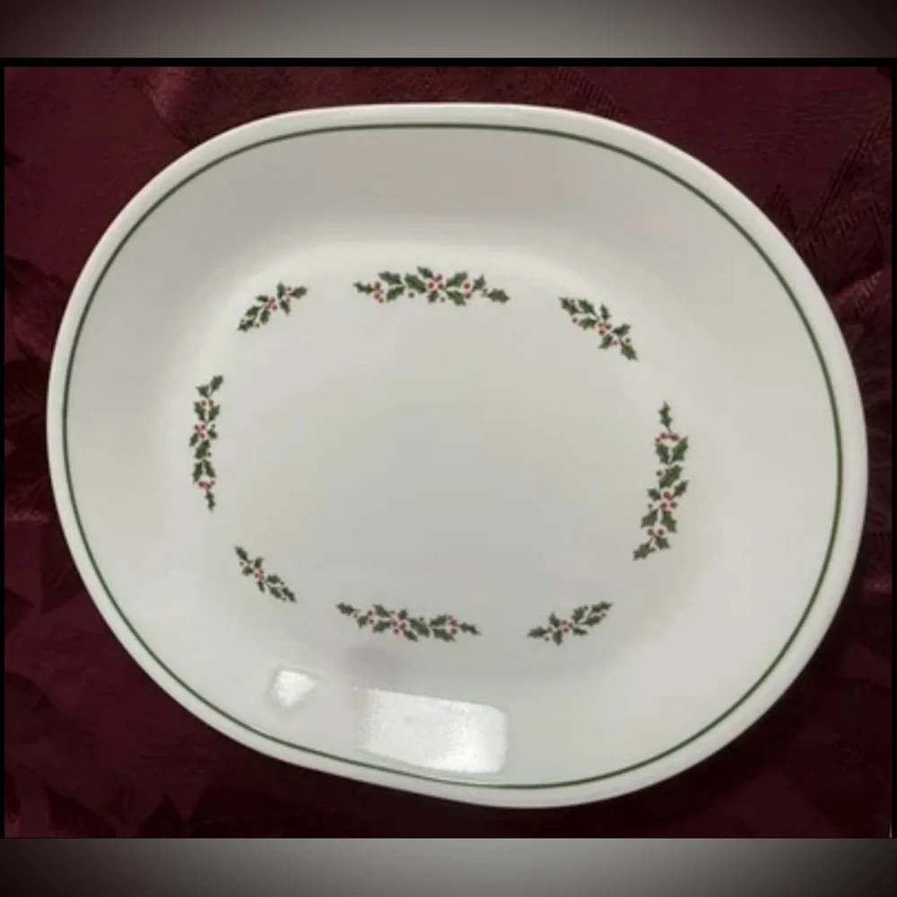Corelle Vintage Holly Days 12” x  10” Oval Serving Platter Christmas